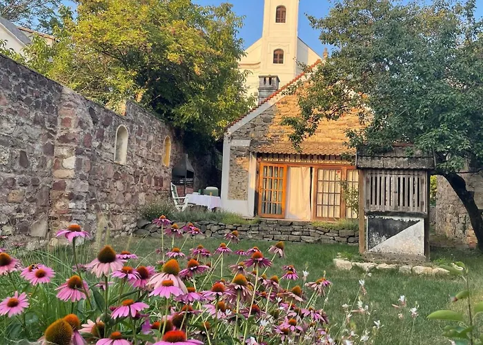 Nyaraló Secret Garden - Titkos Kert Köveskál